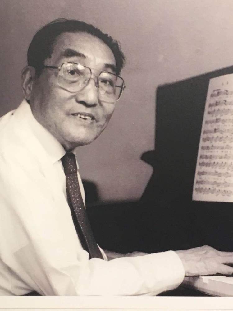弹琴的钱君匋